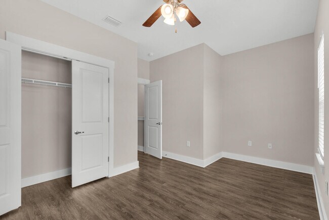 Building Photo - 384 Date Palm Ln