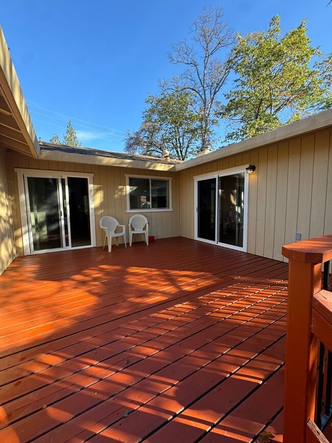 Building Photo - Beautiful Partial Lake View Home on the Go...