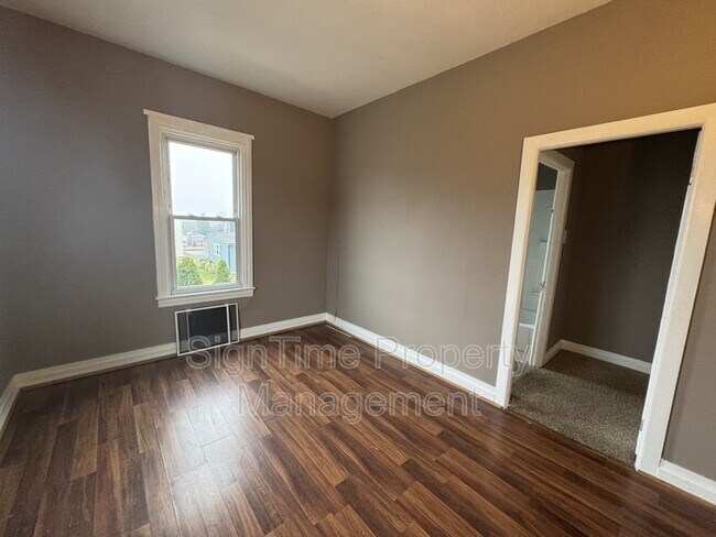 Building Photo - 1009 Corbett St