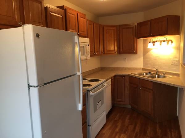 Kitchen - 231 N Fowler St