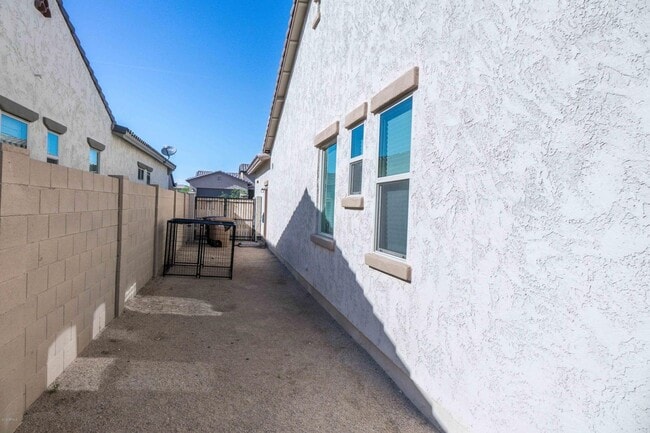 Building Photo - Gorgeous 4 Bed + den Single Level Home in gated community in North Peoria with RV Gate / BBQ!!