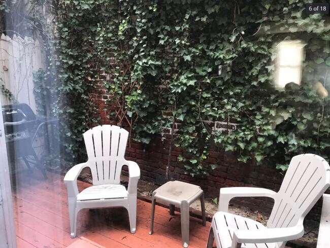 Building Photo - 2423 Manning St