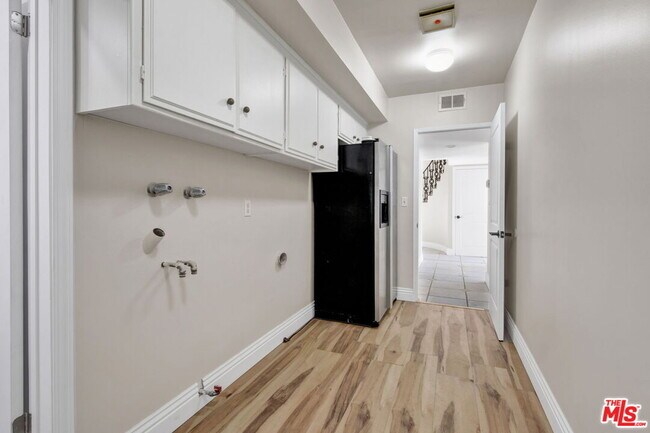 Building Photo - 16608 Park Ln Cir