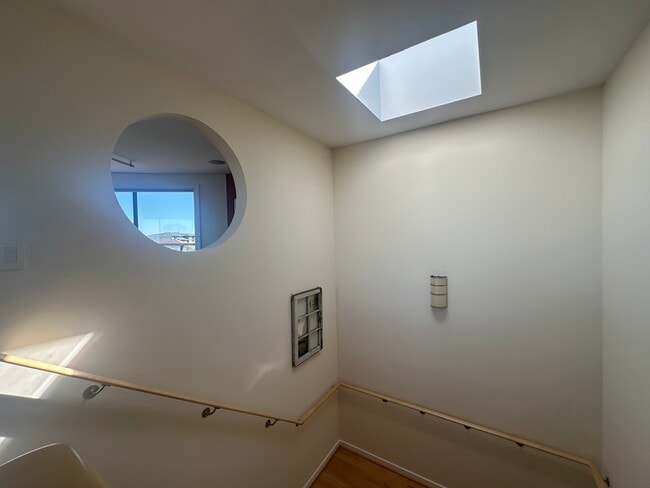 Building Photo - 304 Twin Peaks Blvd