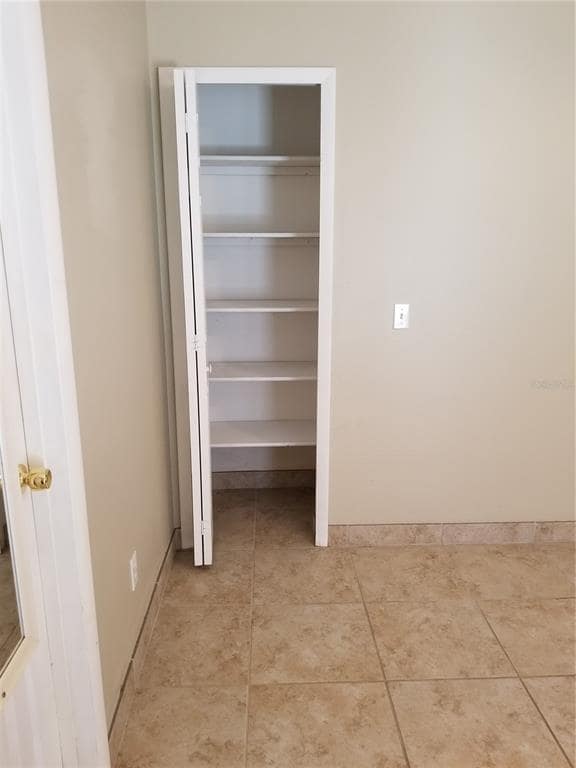 Building Photo - 1323 Sweetwood Blvd