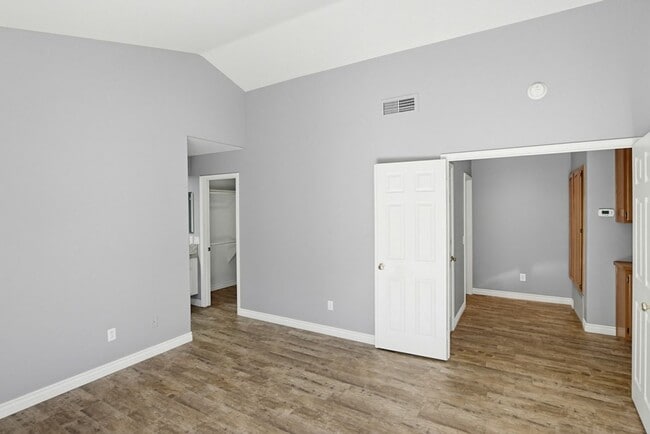 Building Photo - Beautifully Maintained 2 Bed / 2 Bath Home in Gated West Village Community