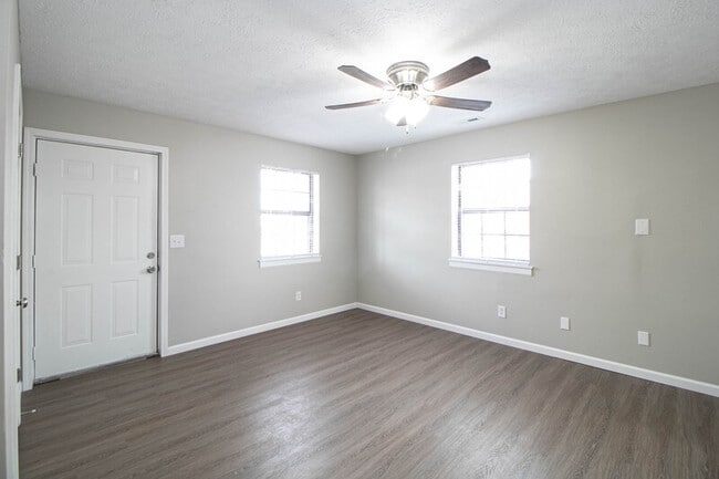 Building Photo - 11-411 Thompsonville Ln