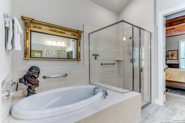 Building Photo - GORGEOUS 3-BEDROOM, 3-BATHROOM SINGLE STOR...