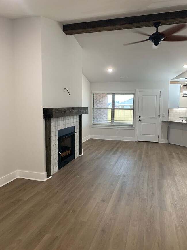 Building Photo - 301 Citation St