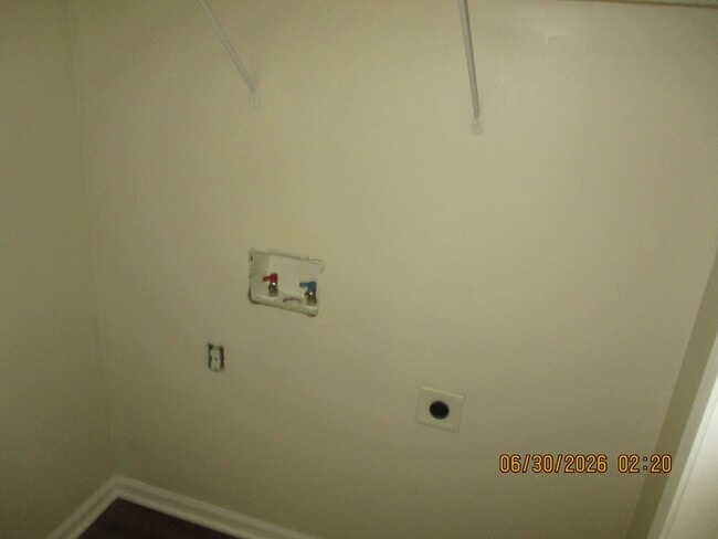 Building Photo - 2201 Beachview Dr