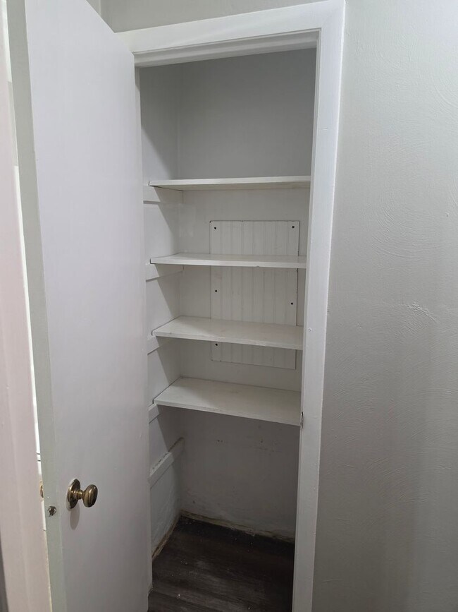 Building Photo - 3 bedroom 2.5 bath townhouse