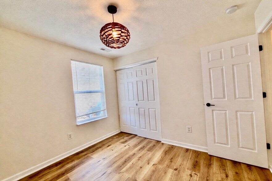 Building Photo - 3230 Monterey Dr