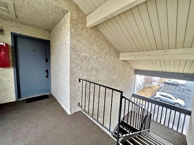 Building Photo - Furnished Cozy 1 Bedroom / 1 Bath Condo - ...