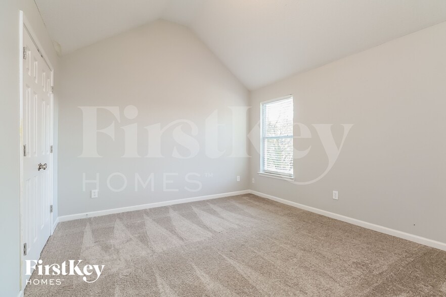 Building Photo - 613 Pipkin Dr