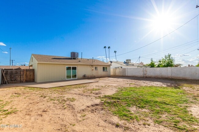 Building Photo - 6134 W Mulberry Dr