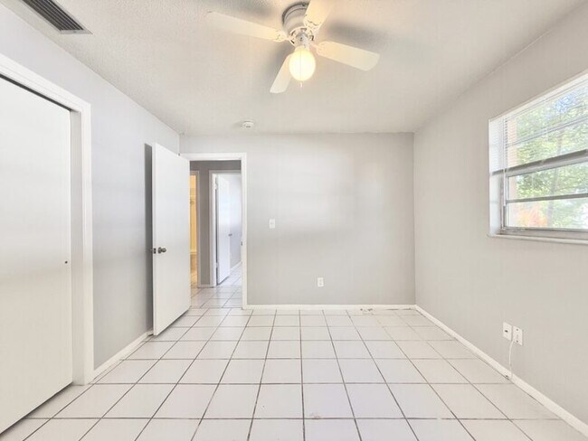 Building Photo - 972 San Christopher Dr