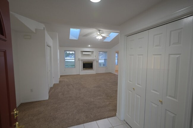 Building Photo - Charming 2 Bed, 2 Bath Condo in Sequim, WA