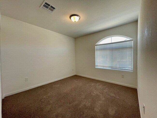 Building Photo - BEAUTIFUL 5 BED 3.5 BATH 3 FLOORS 2 CAR GARAGE SINGLE FAMILY HOME W/ LARGE LOFT & BACKYARD FOR RENT!