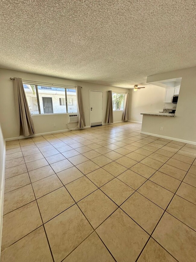 Primary Photo - BEAUTIFUL 2 BD/1 BATH UNIT FOR RENT!