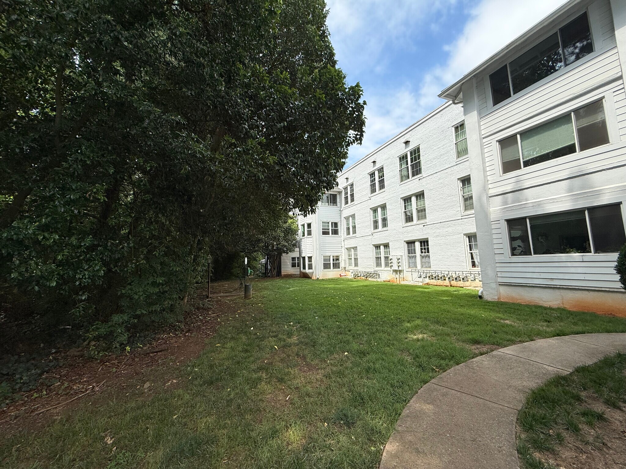 Building Photo - 2501 Roswell Ave