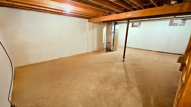 Building Photo - 1822-1824-1824 Sawmill Pl