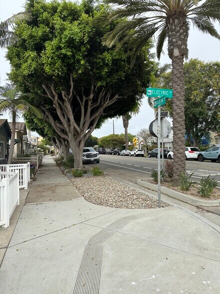 Building Photo - 1630 Ocean Ave