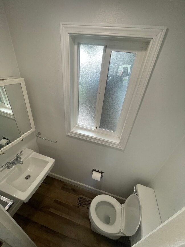 Building Photo - Must See 3 Bedroom with Fenced Yard!