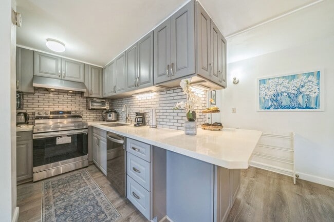 Building Photo - Charming central 3BR Condo in Honolulu