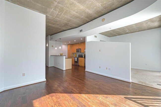 Building Photo - 5925 Almeda Rd