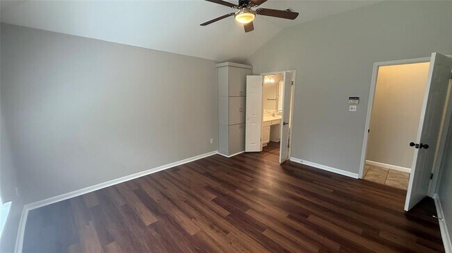 Building Photo - 605 Columbine Ave
