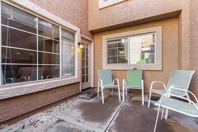 Building Photo - 1633 E Lakeside Dr