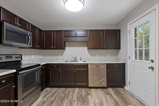 Building Photo - 124 Kitt Dr