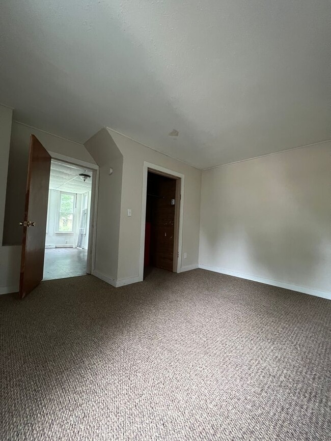 Three Bedroom, 2 Bathroom Apartment near ... - Three Bedroom,  2 Bathroom Apartment near ...