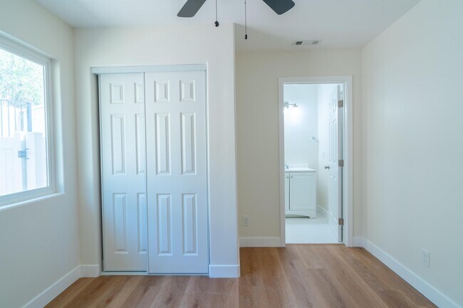 Building Photo - 6406 Shane Pl