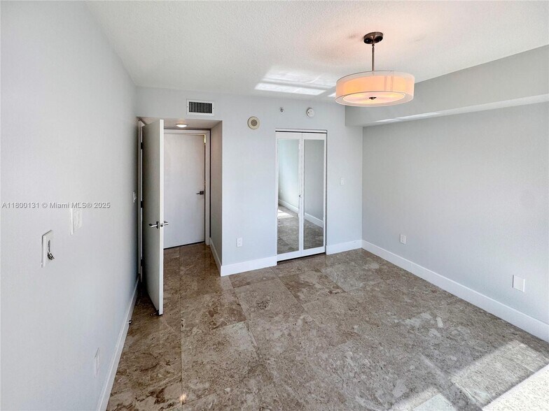 Building Photo - 31 SE 5th St