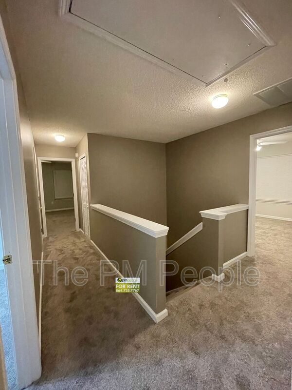 Building Photo - 201 Fairview Lake Way