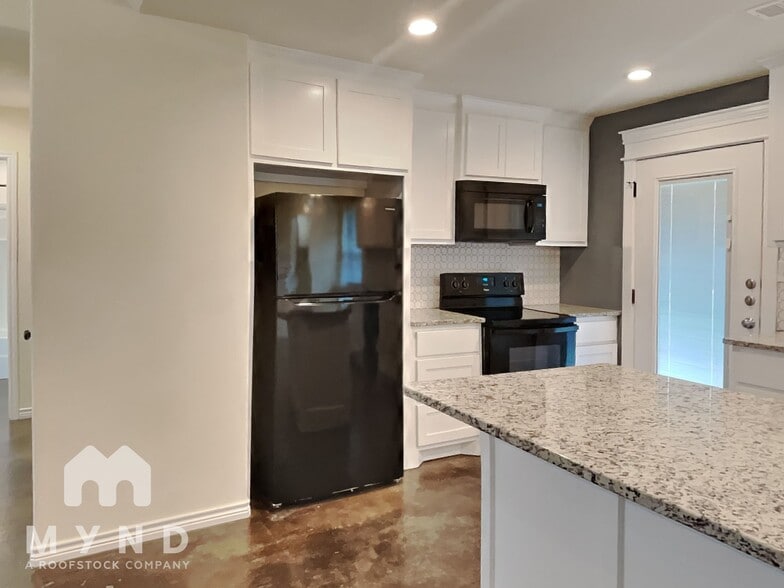 Building Photo - 2715 San Gabriel Dr