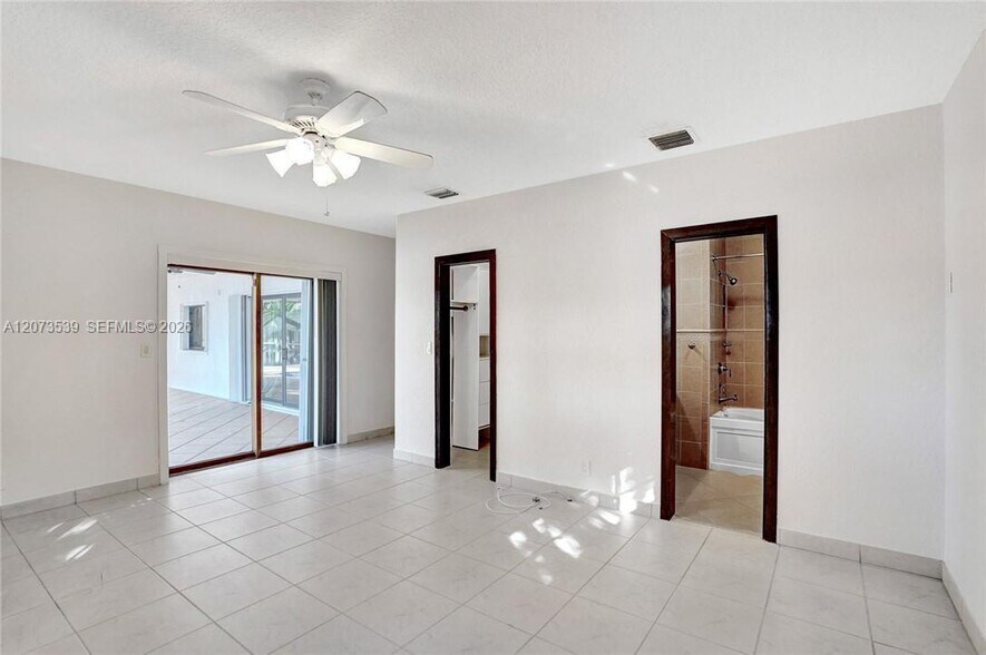 Building Photo - 612 Hibiscus Dr