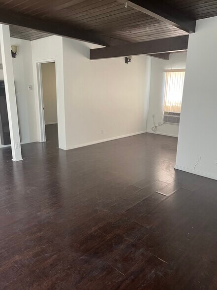 Primary Photo - 12940 Burbank Blvd