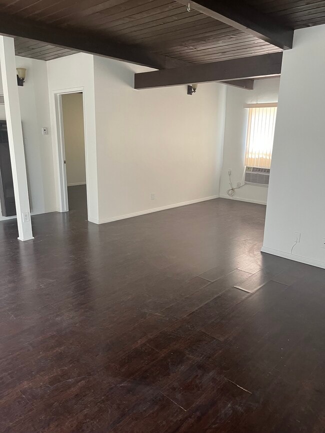Building Photo - 12940 Burbank Blvd