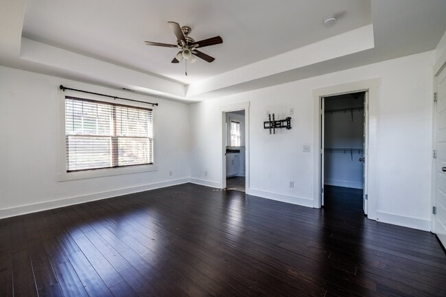 Building Photo - **NOW AVAILABLE FOR SHOWINGS**  Beautiful Home for Lease in Sylvan Heights!