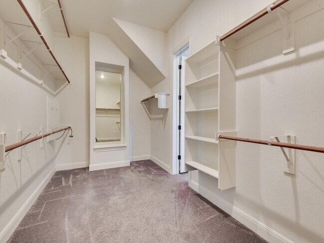 Building Photo - 204 Pulitzer Dr