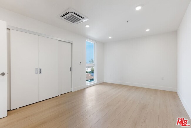 Building Photo - 8561 Belmont St