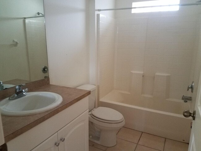 Building Photo - Beautiful Home Off of Sunshine Blvd Lehigh...