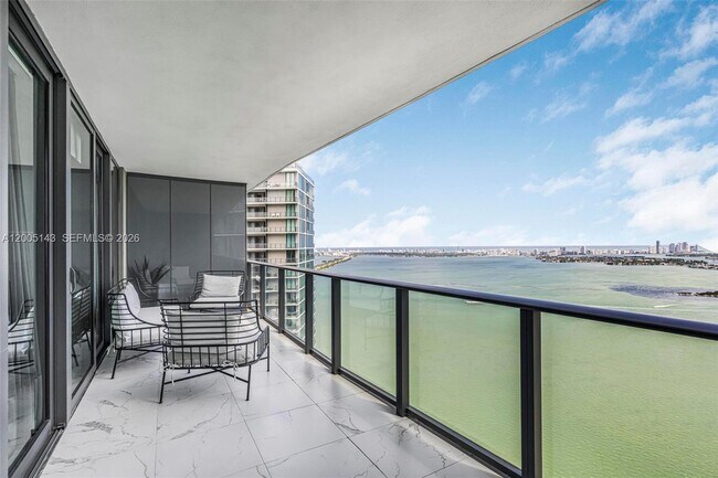 Building Photo - 650 NE 32nd St