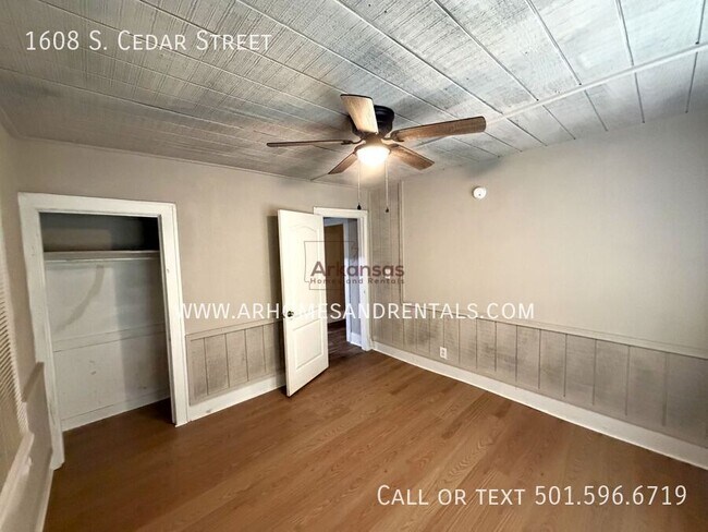 Building Photo - 1608 S Cedar St