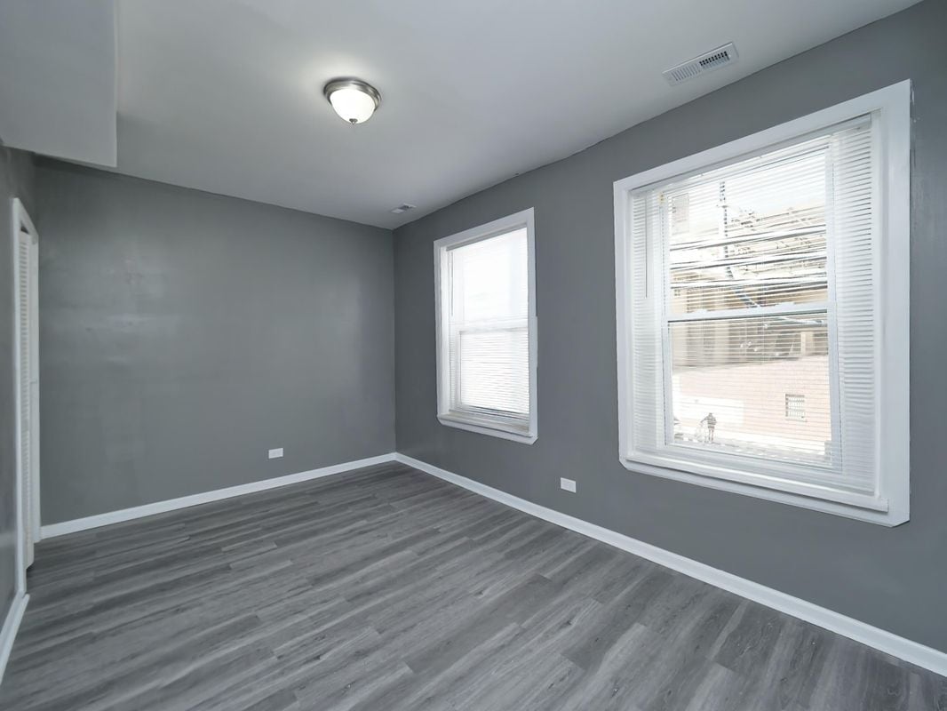 Building Photo - 346 N Laramie Ave