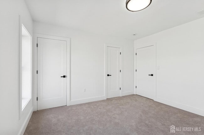 Building Photo - 318 Seaman St