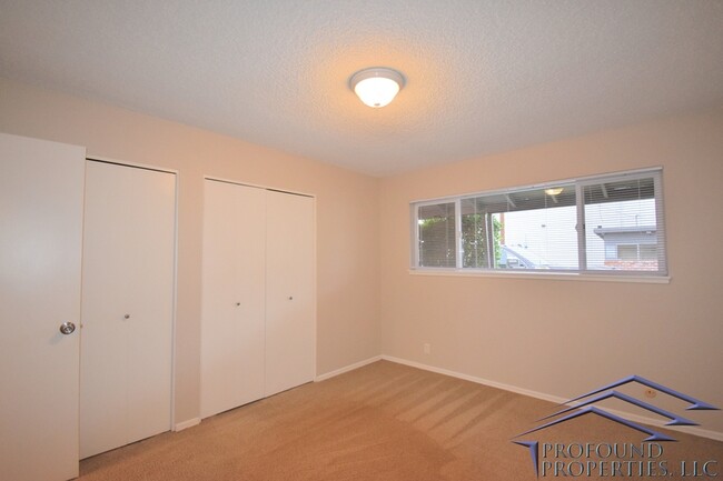 Building Photo - 8745 SW Beaverton Hillsdale Hwy