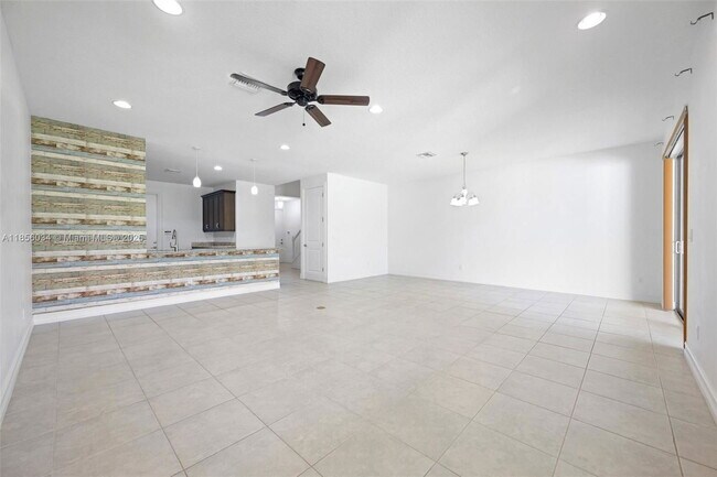 Building Photo - 11941 Park Central